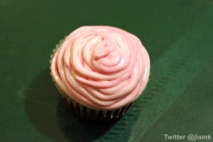 Decorate your cupcakes pink Decorate your cupcakes pink