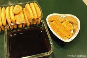 Arranging soaked lady fingers