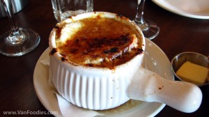 Soupe a L'oignon Gratinee