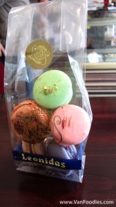 6 macarons to go