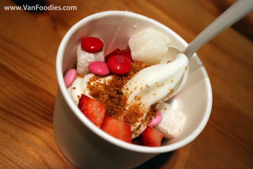 Original Frozen Yogurt with Strawberries, Graham Crumbs and Mochi