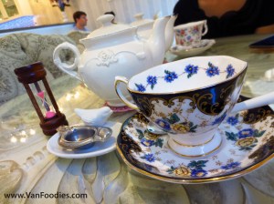 Hourglass to tell when tea is ready