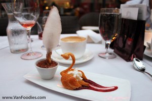 Profiteroles de l'Amour et Mini Chocolate Mousse Tree